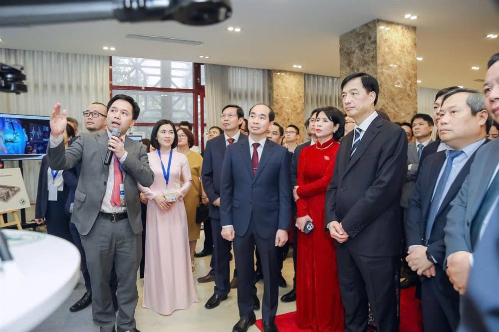 MÔ HÌNH TRẠM Y TẾ 4.0 VÀ UAV Y TẾ CỦA BVĐK ĐỨC GIANG NHẬN ĐƯỢC SỰ GHI NHẬN TỪ LÃNH ĐẠO THÀNH PHỐ